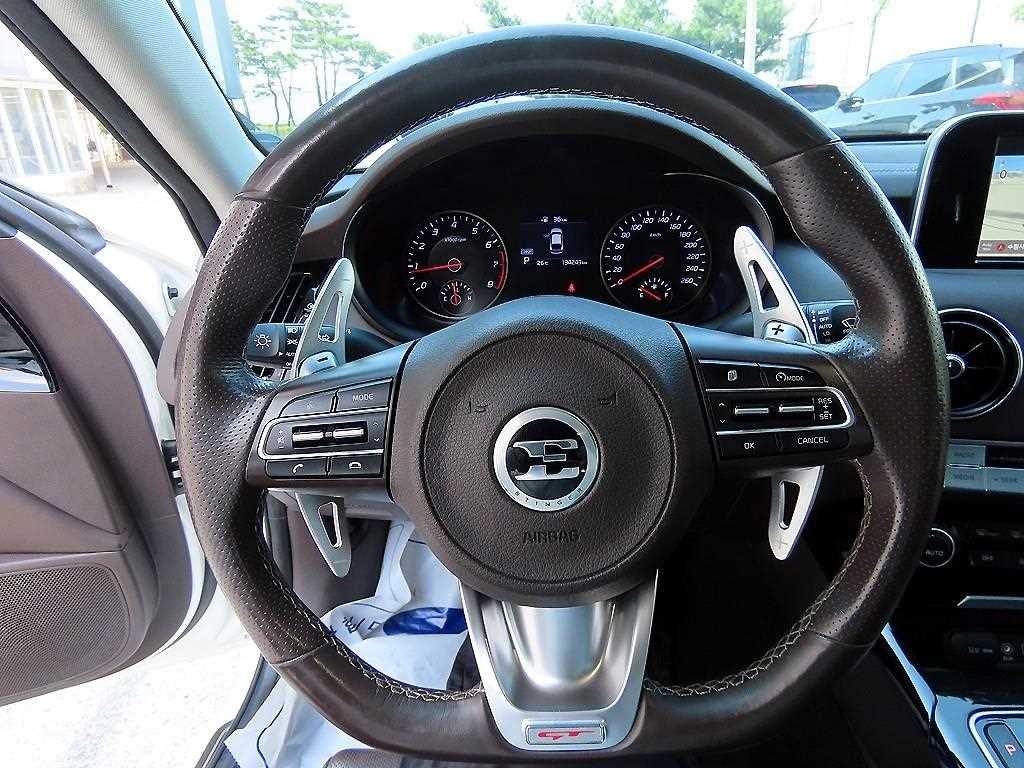 KIA Stinger - Vista 10
