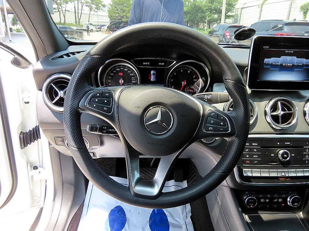 Mercedes Benz GLA Class - Vista 10