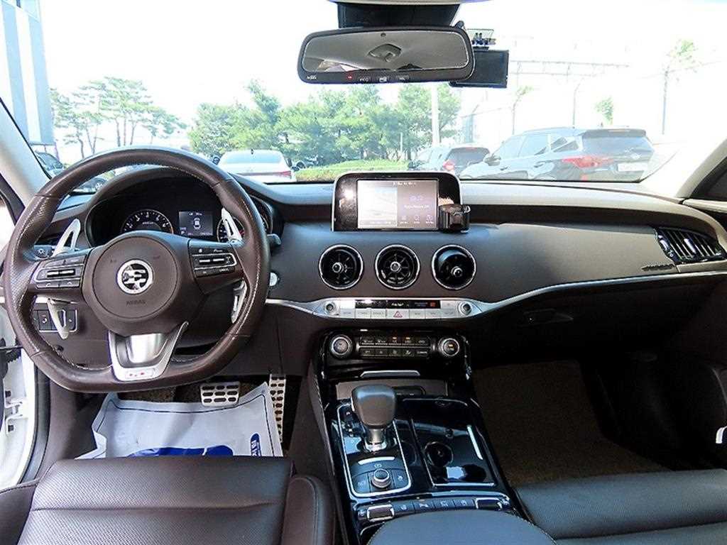 KIA Stinger - Vista 9