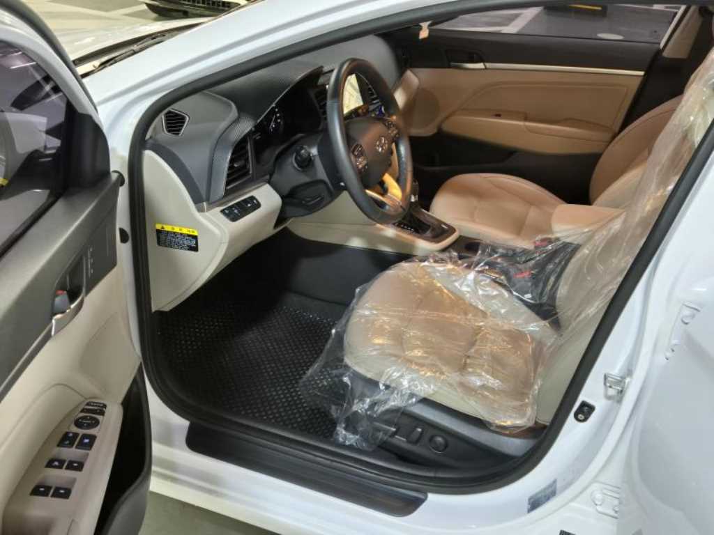 HYUNDAI Avante - Vista 8