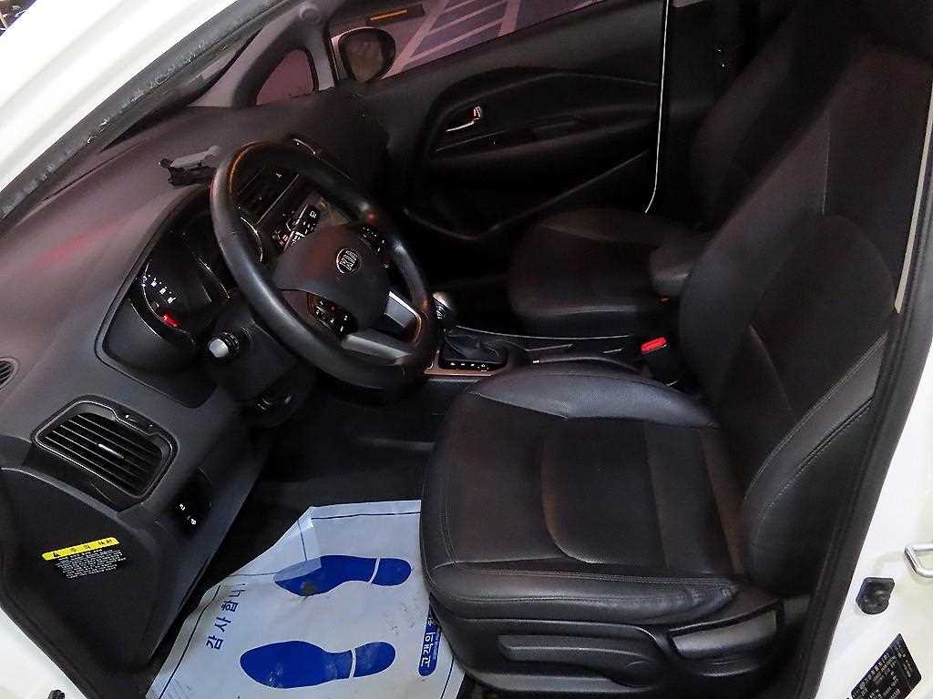 KIA Pride - Vista 8
