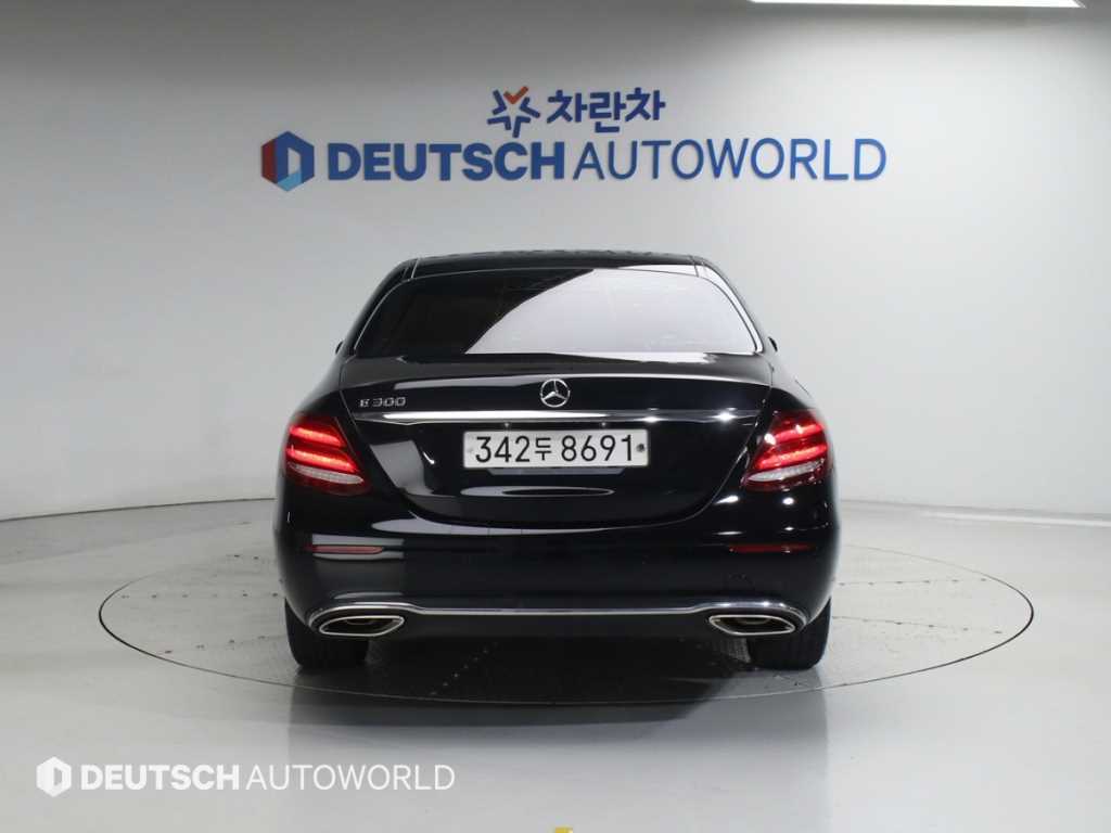 Mercedes Benz E class - Vista 3