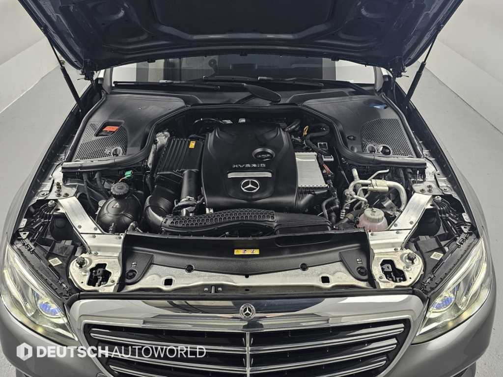 Mercedes Benz E class - Vista 8