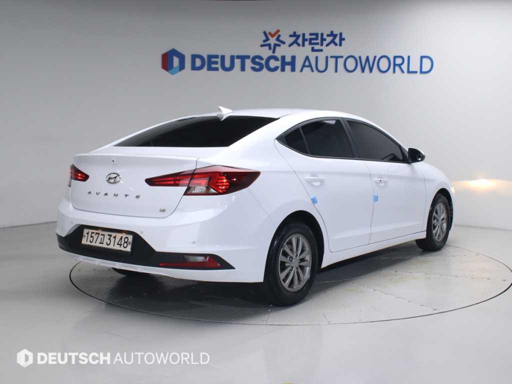 HYUNDAI Avante - Vista 2