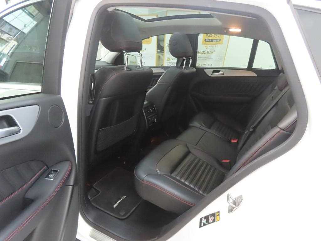Mercedes Benz GLE Class - Vista 8