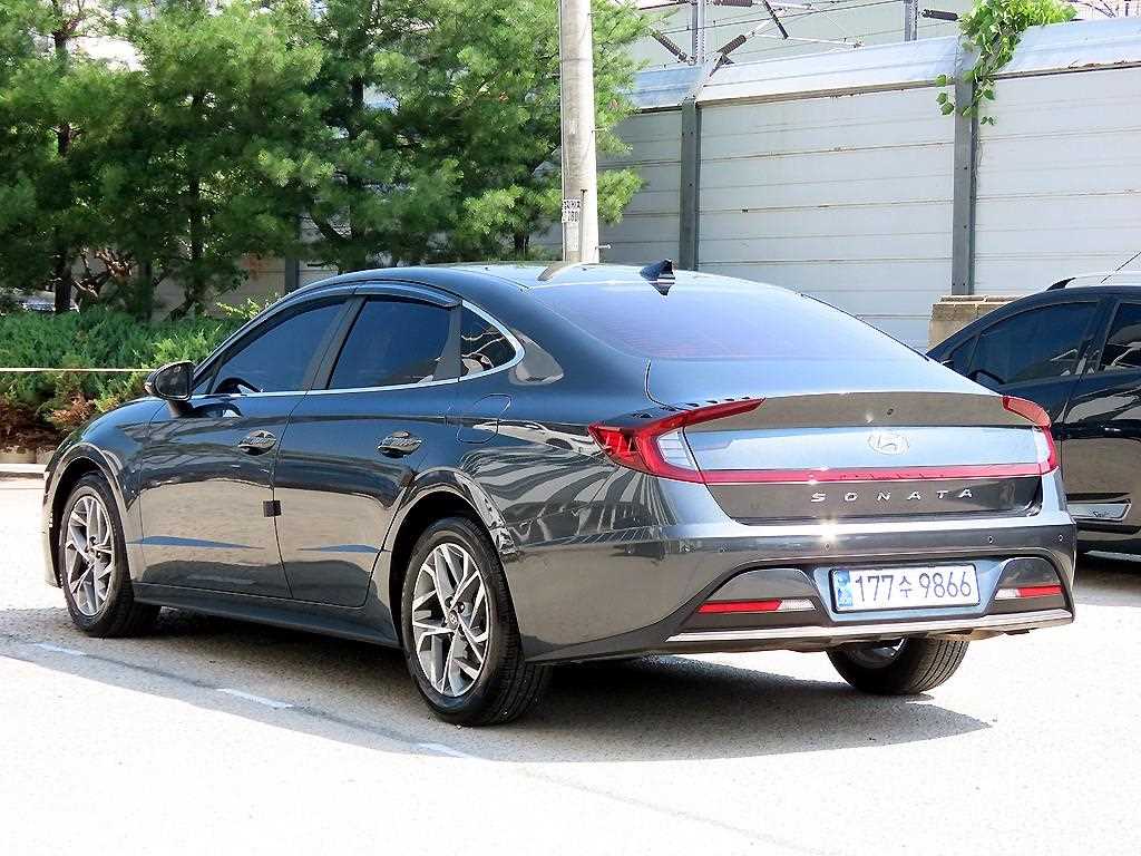 HYUNDAI Sonata - Vista 3