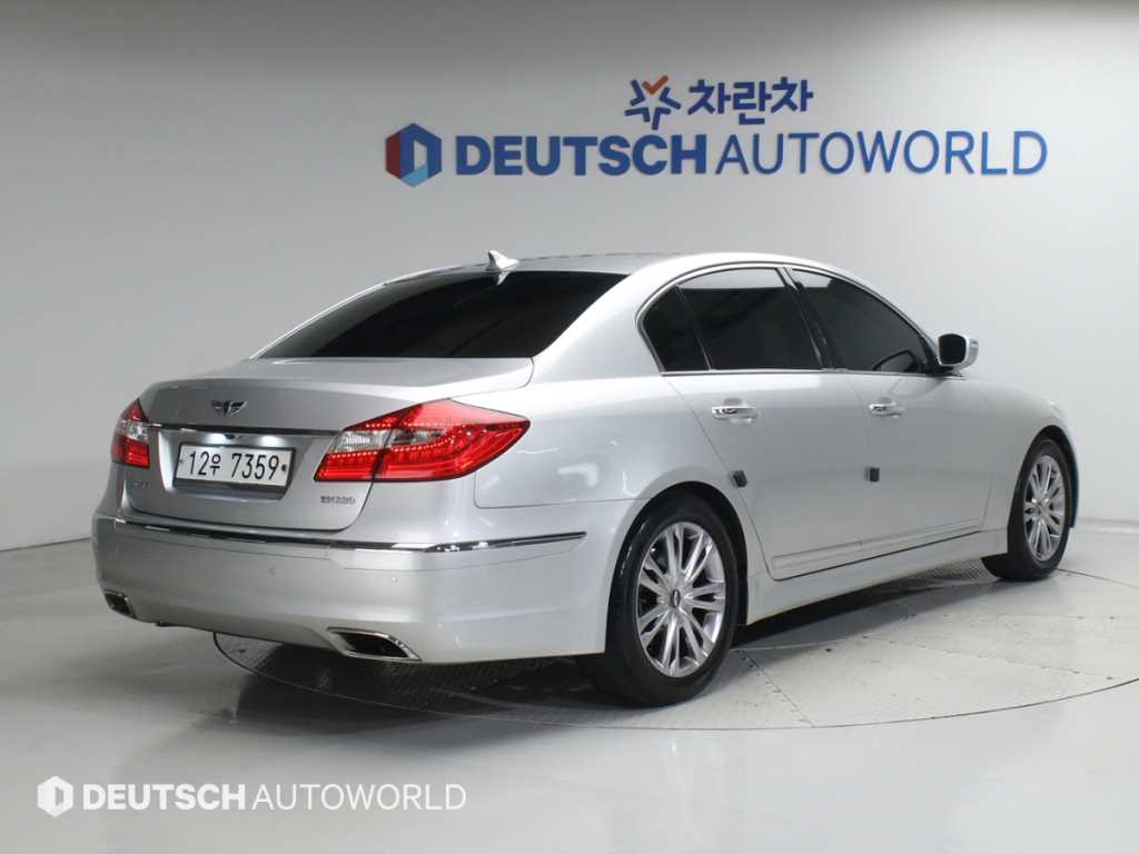 HYUNDAI Genesis - Vista 2