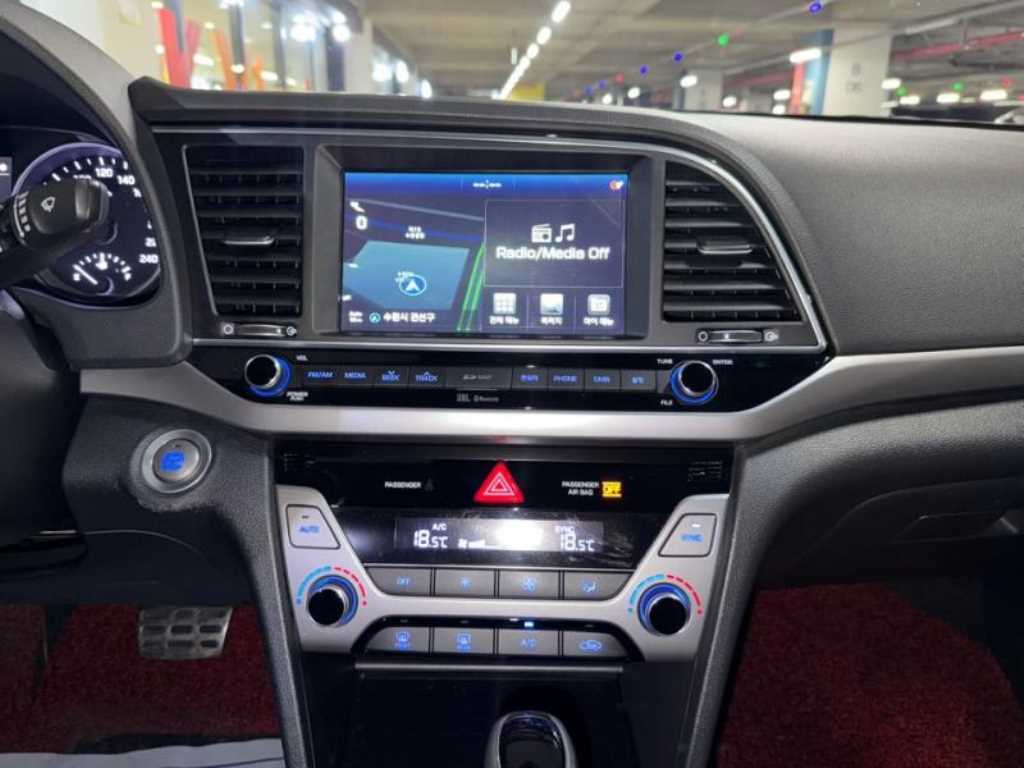 HYUNDAI Avante - Vista 12