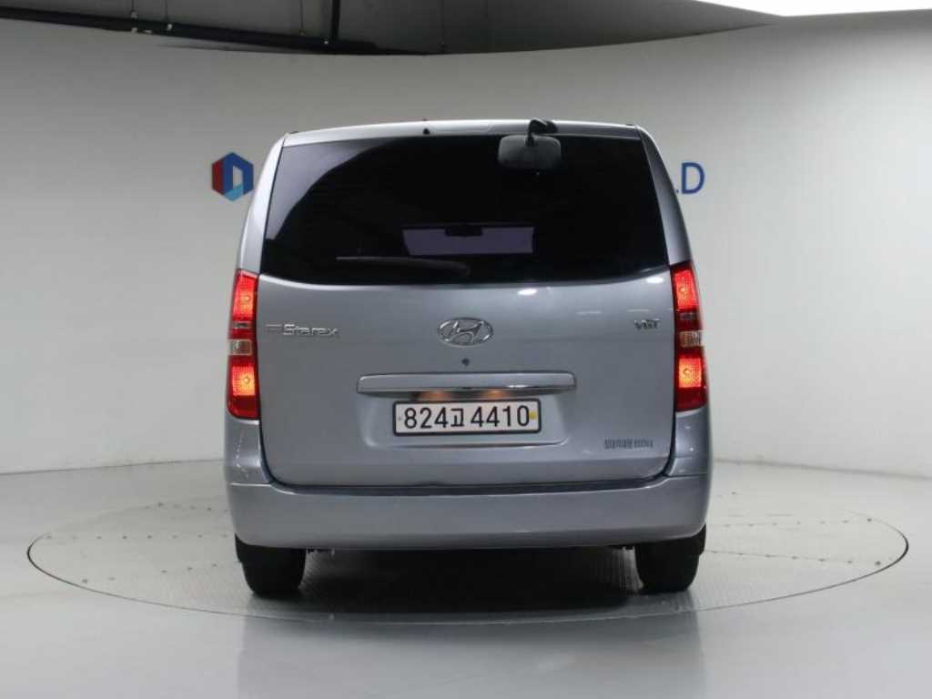 HYUNDAI Starex - Vista 3