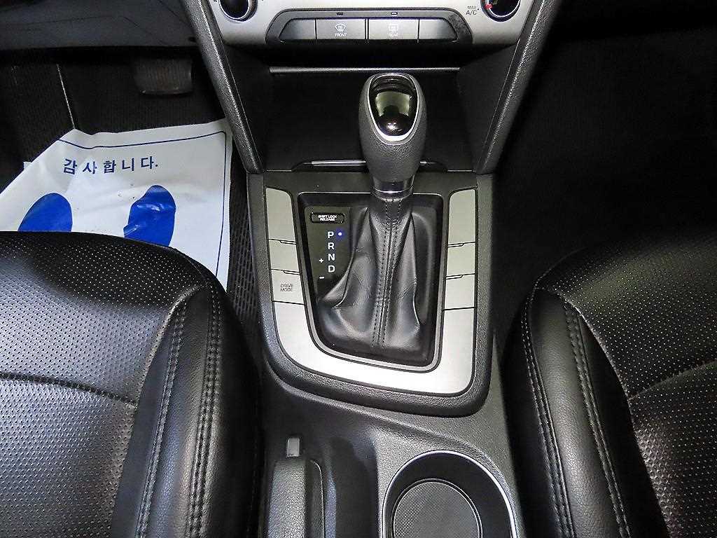 HYUNDAI Avante 2016 Gris - Importación desde Corea - HF Imports Iquique - Foto 14