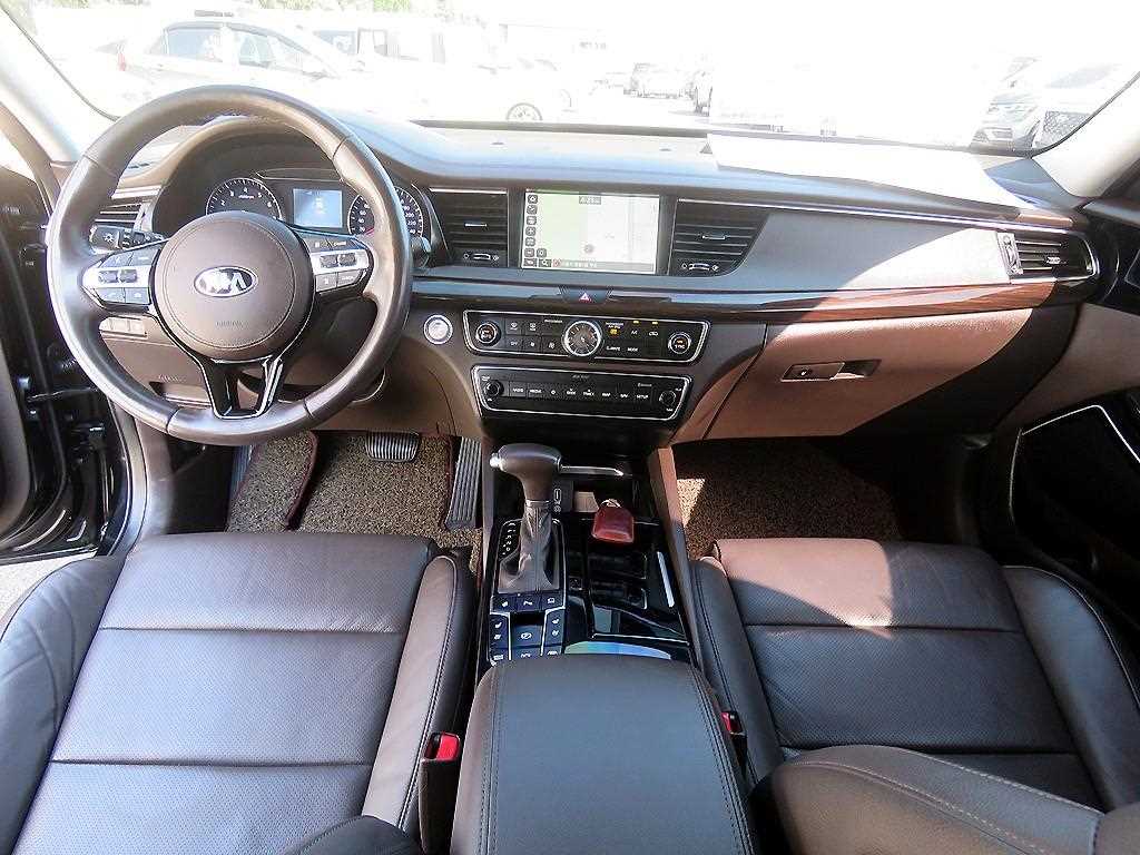 KIA K7 - Vista 10