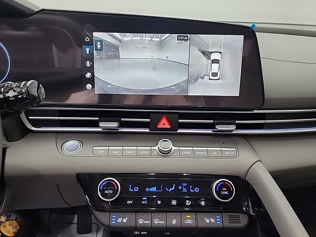 HYUNDAI Avante - Vista 12