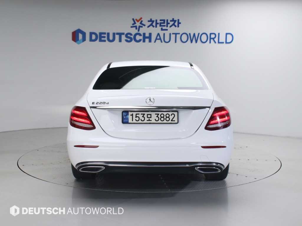 Mercedes Benz E class - Vista 3