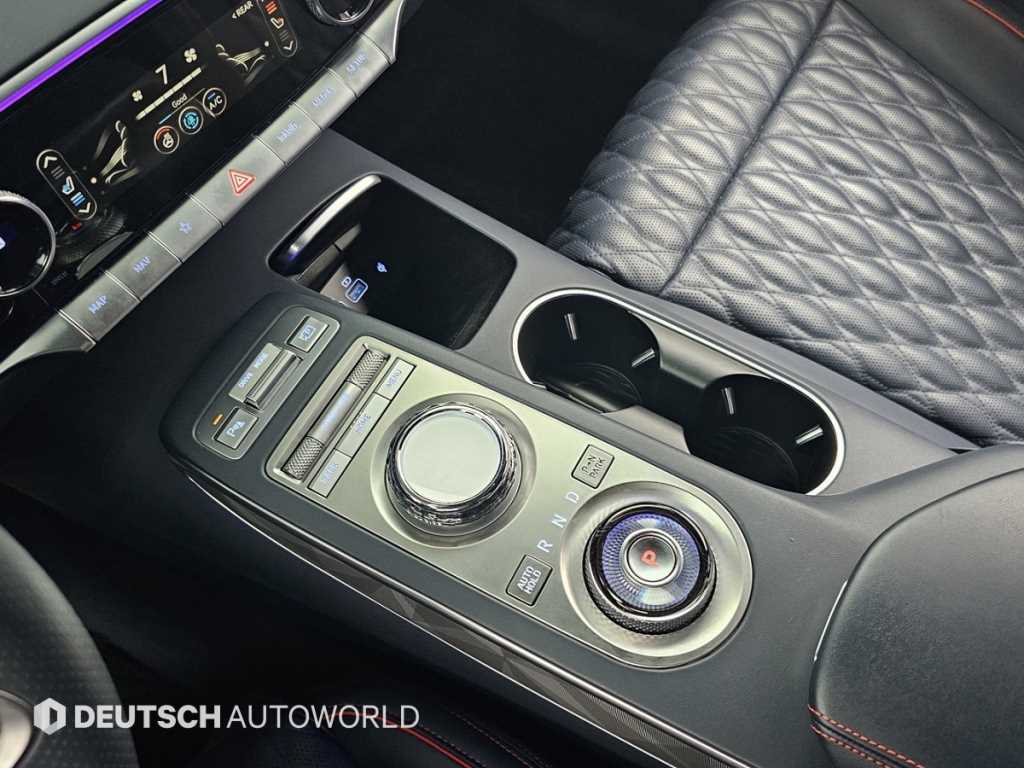 Genesis GV70 - Vista 11