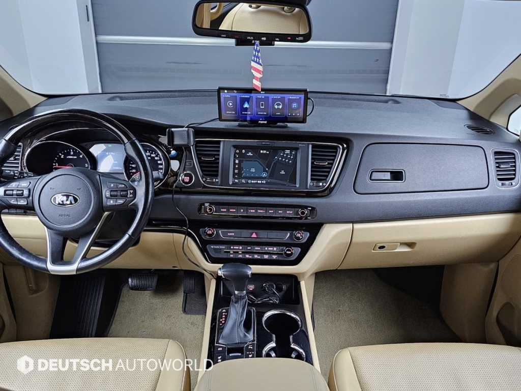 KIA Carnival - Vista 9