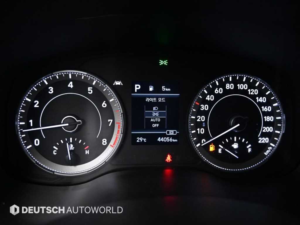 HYUNDAI Venue - Vista 10