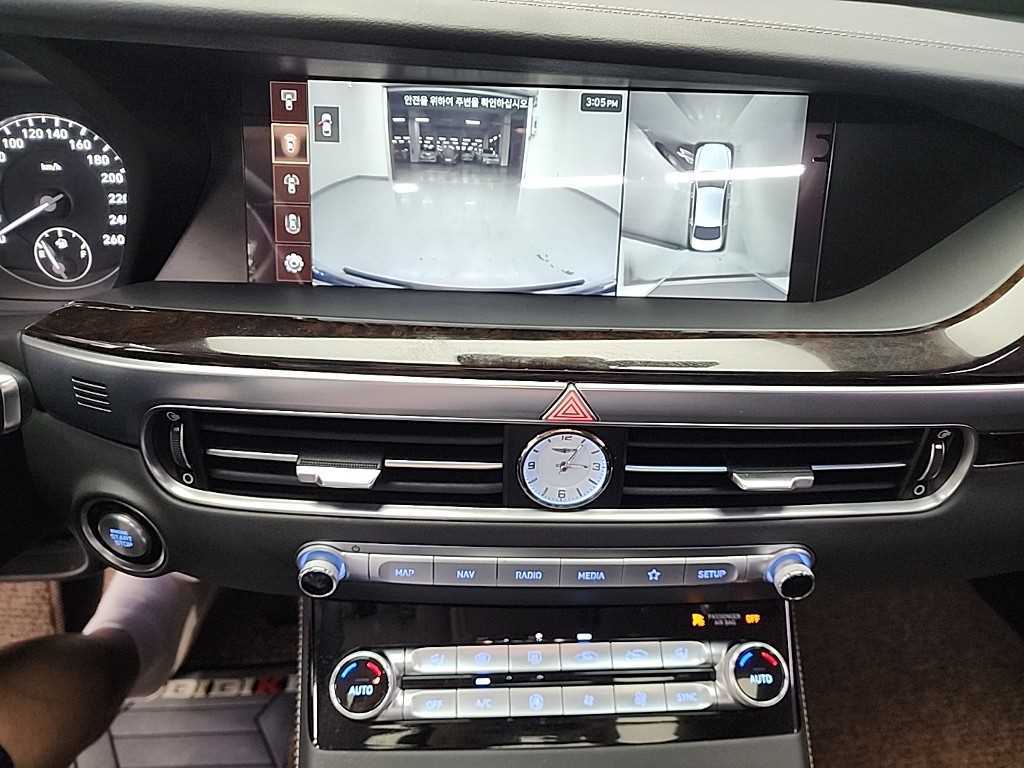 Genesis G90 - Vista 12