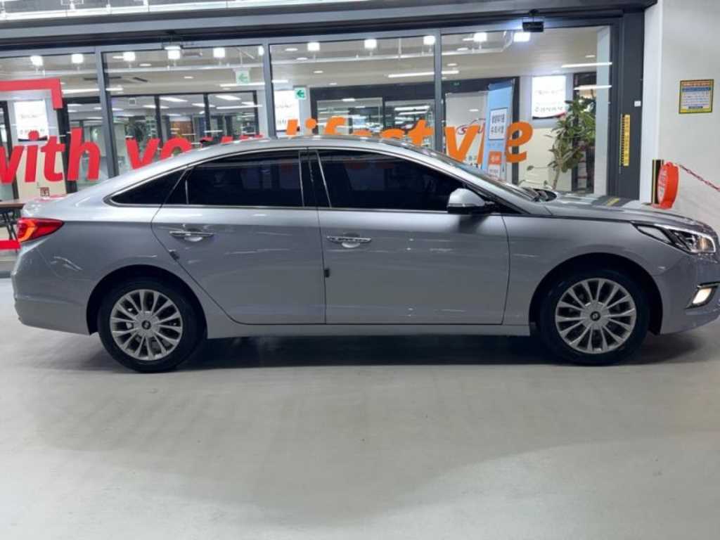HYUNDAI Sonata - Vista 3