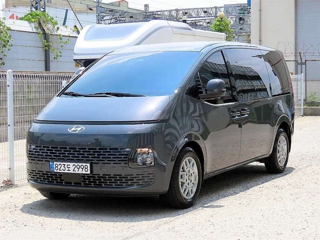 HYUNDAI Staria - Vista 2