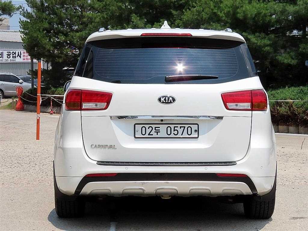 KIA Carnival - Vista 6