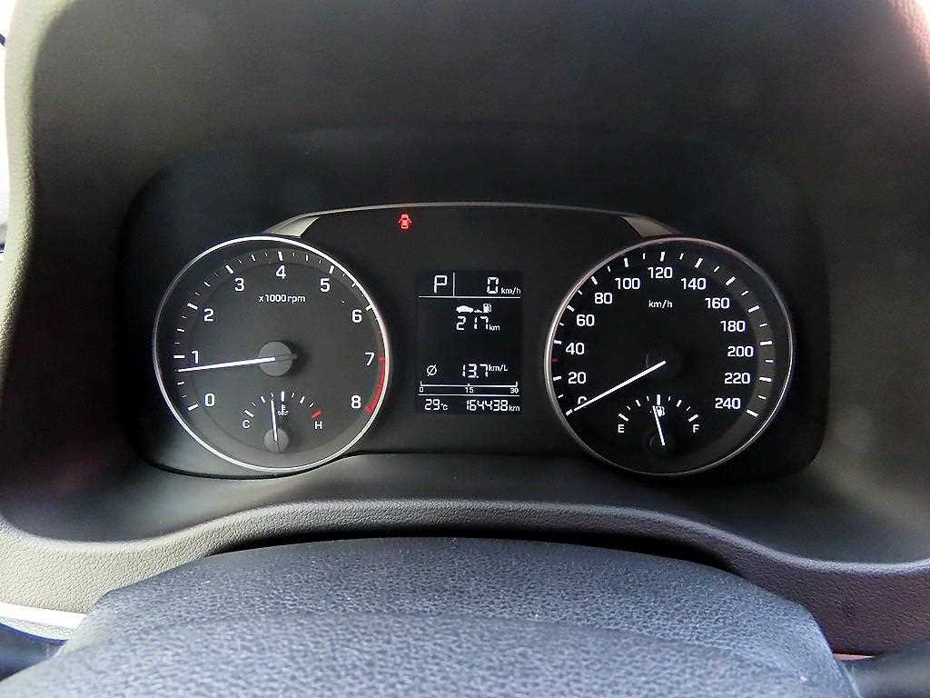 HYUNDAI Avante - Vista 11