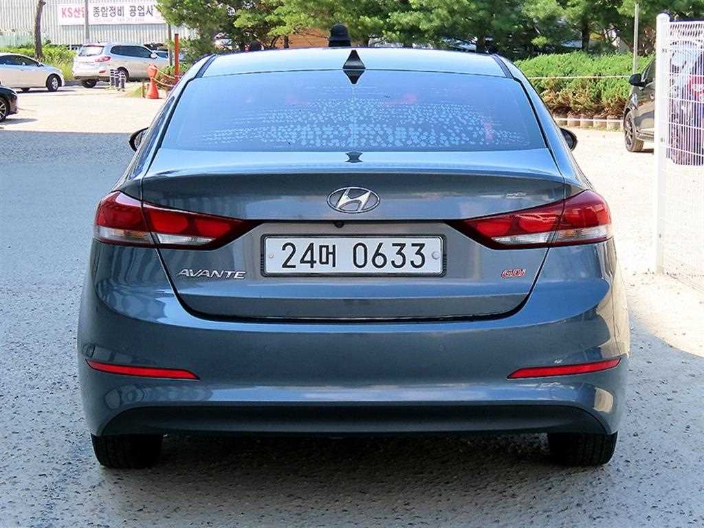 HYUNDAI Avante - Vista 6
