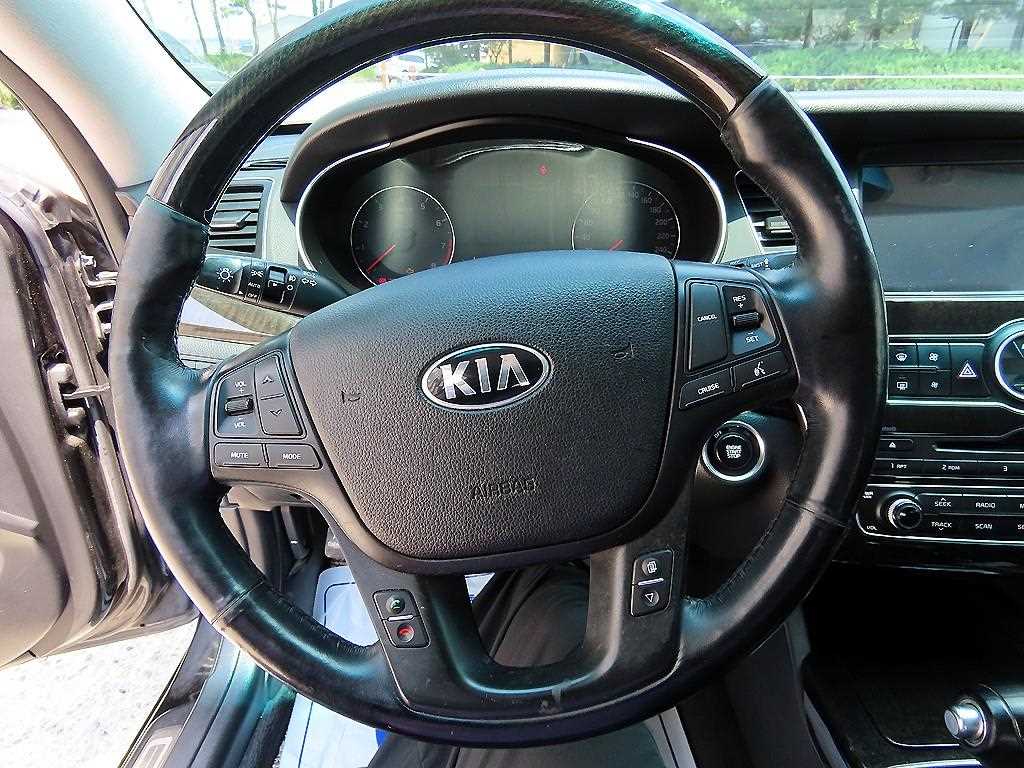 KIA K7 - Vista 10
