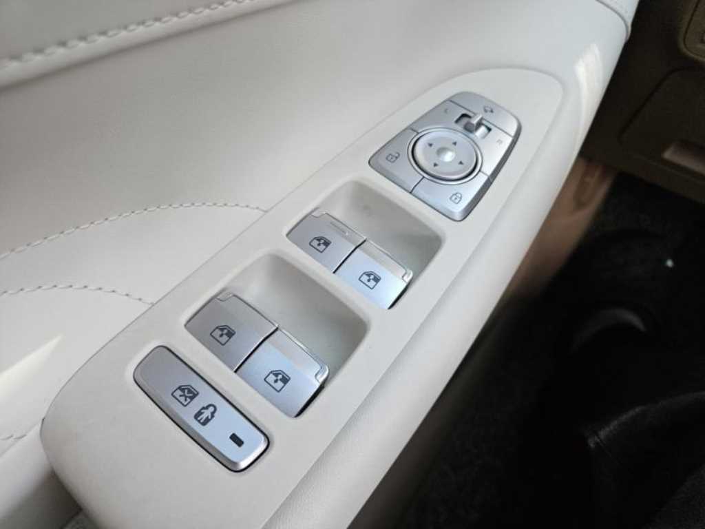HYUNDAI Grandeur - Vista 11