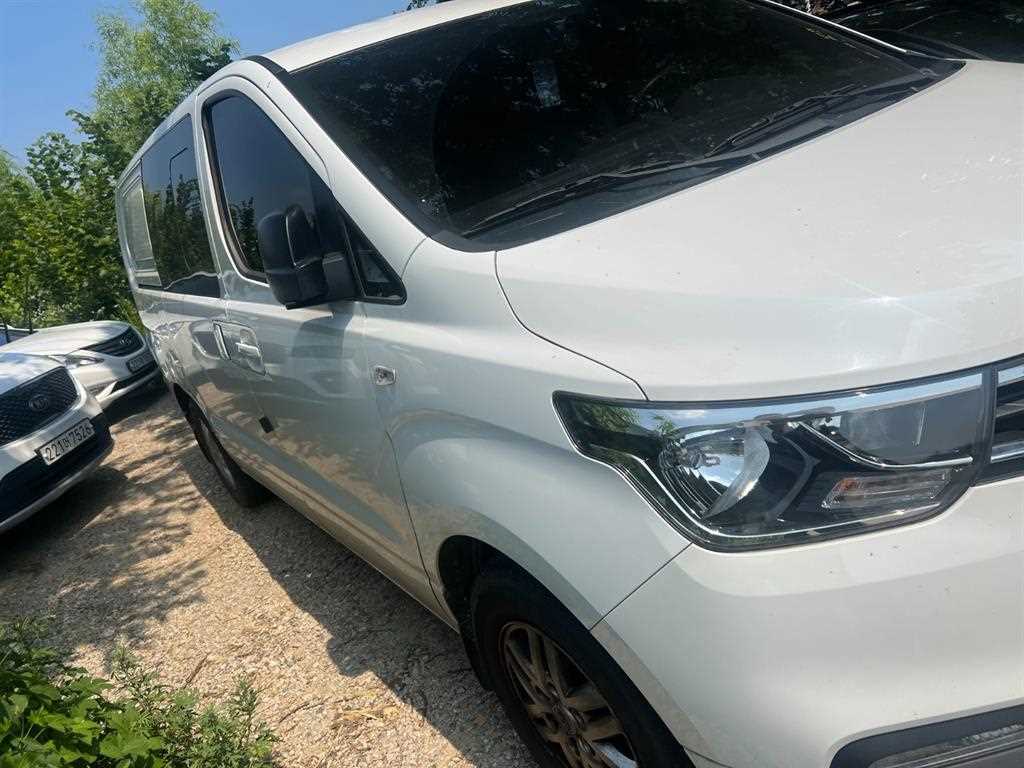 HYUNDAI Starex - Vista 2