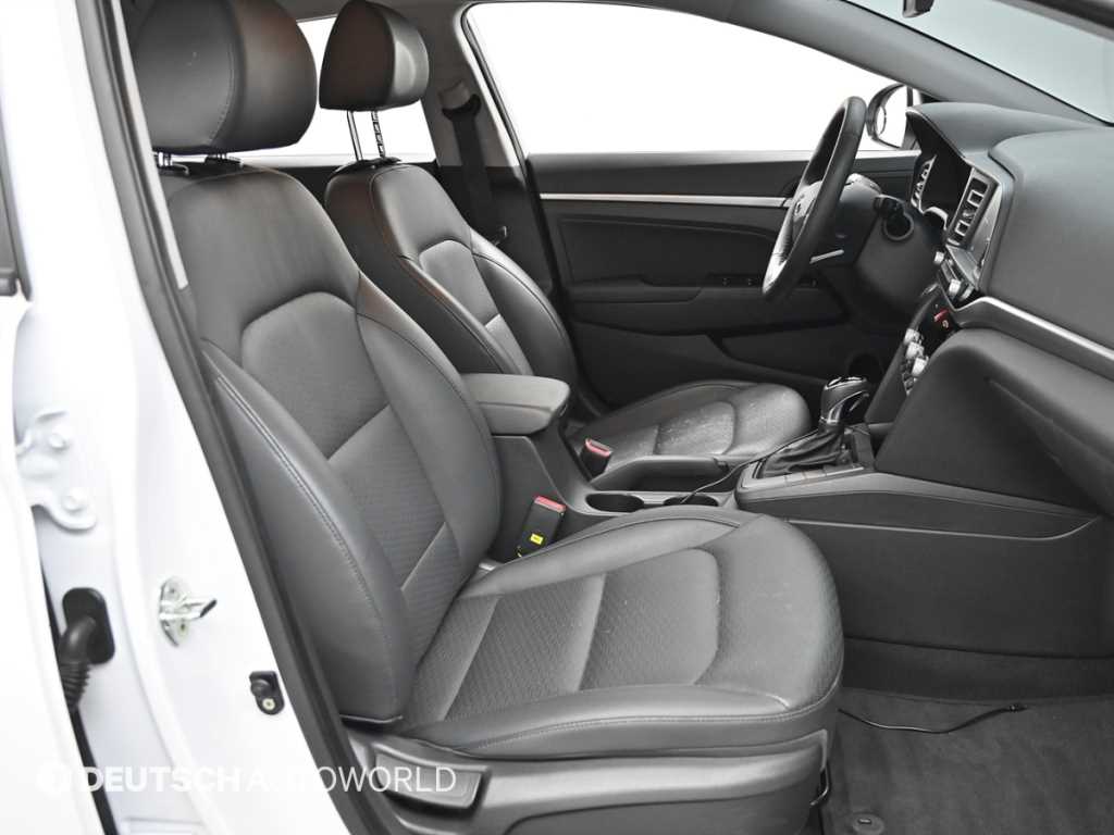 HYUNDAI Avante - Vista 12