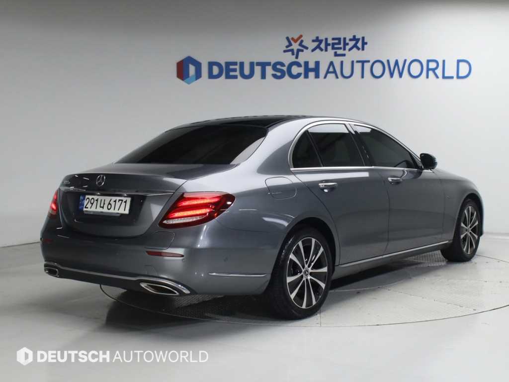 Mercedes Benz E class - Vista 2