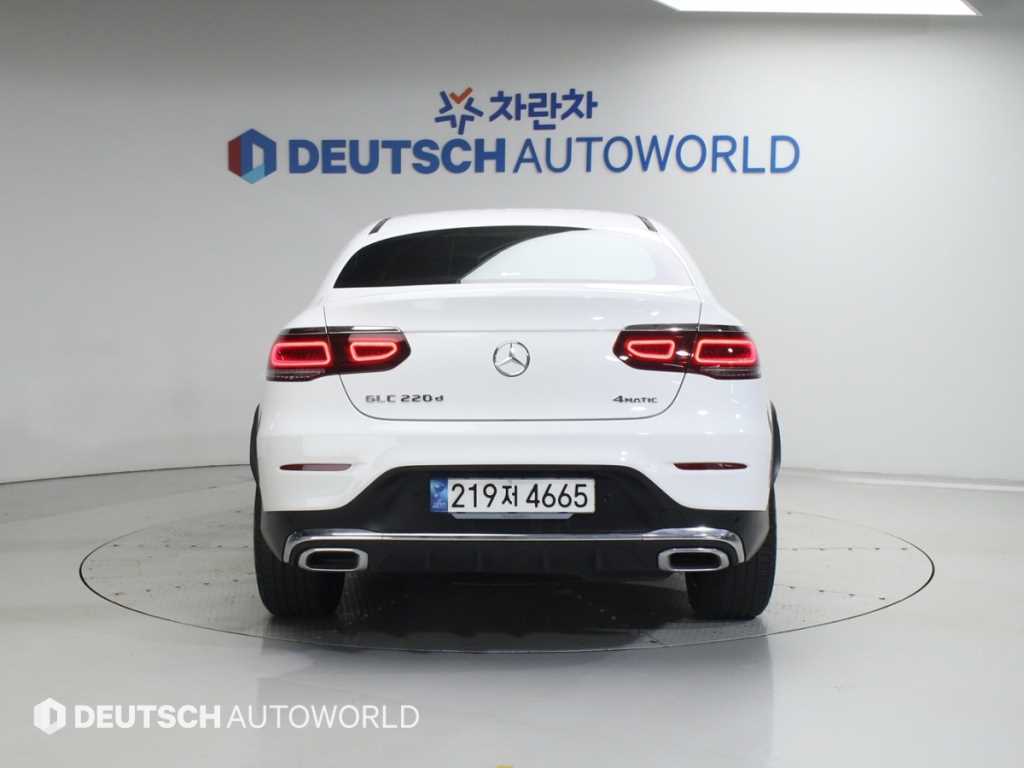 Mercedes Benz GLC Class - Vista 6