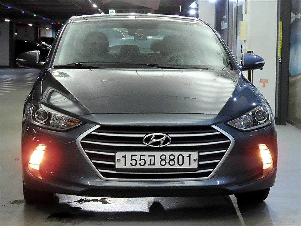 HYUNDAI Avante - Vista 2