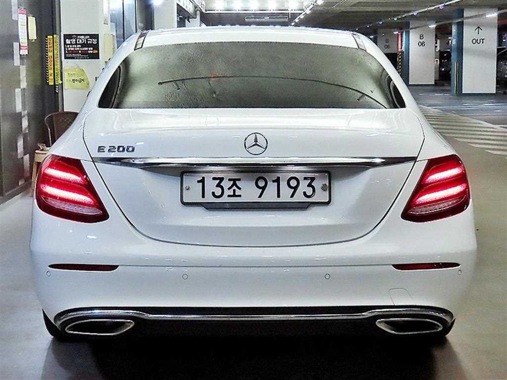 Mercedes Benz E class - Vista 7