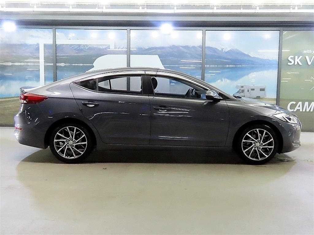 HYUNDAI Avante - Vista 3