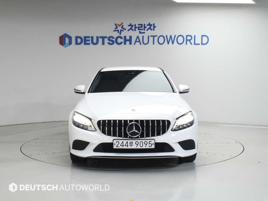 Mercedes Benz C Class - Vista 3
