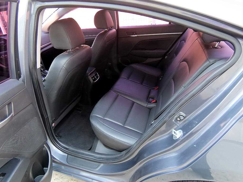 HYUNDAI Avante - Vista 8