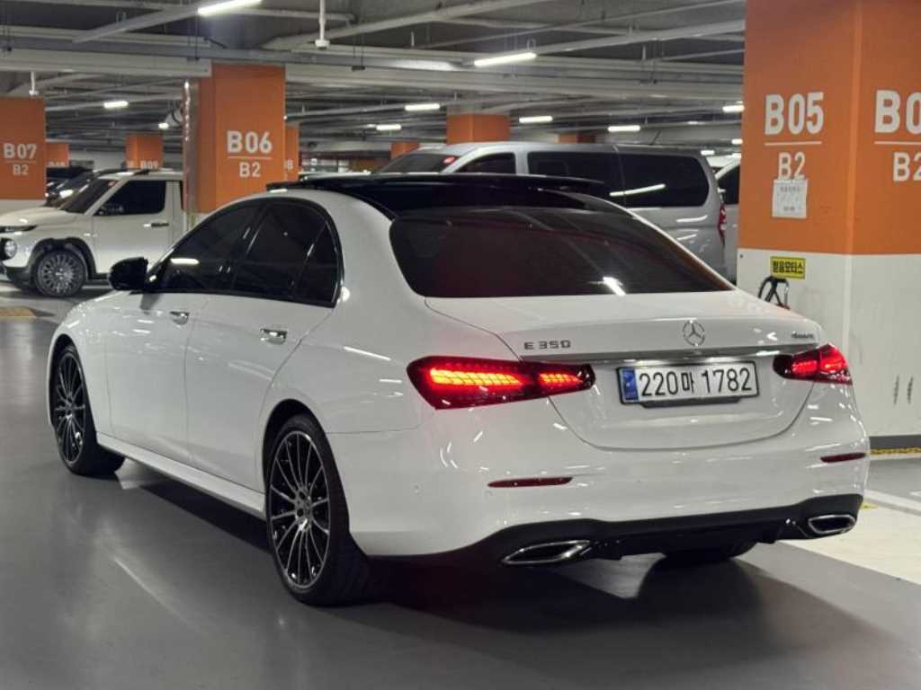 Mercedes Benz E class - Vista 3