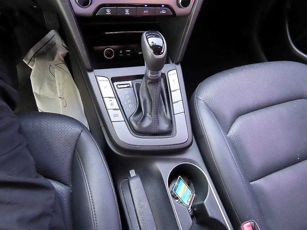 HYUNDAI Avante - Vista 12