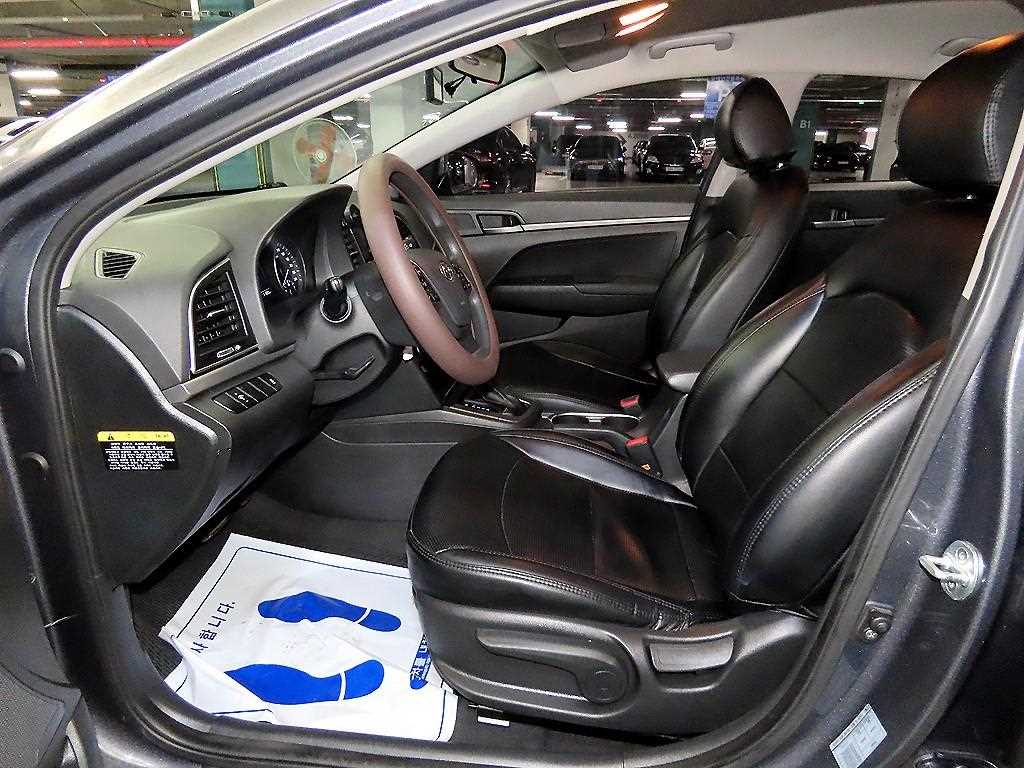 HYUNDAI Avante - Vista 8