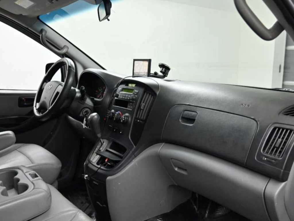 HYUNDAI Starex - Vista 10