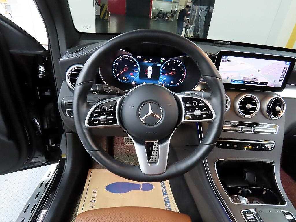 Mercedes Benz GLC Class - Vista 11