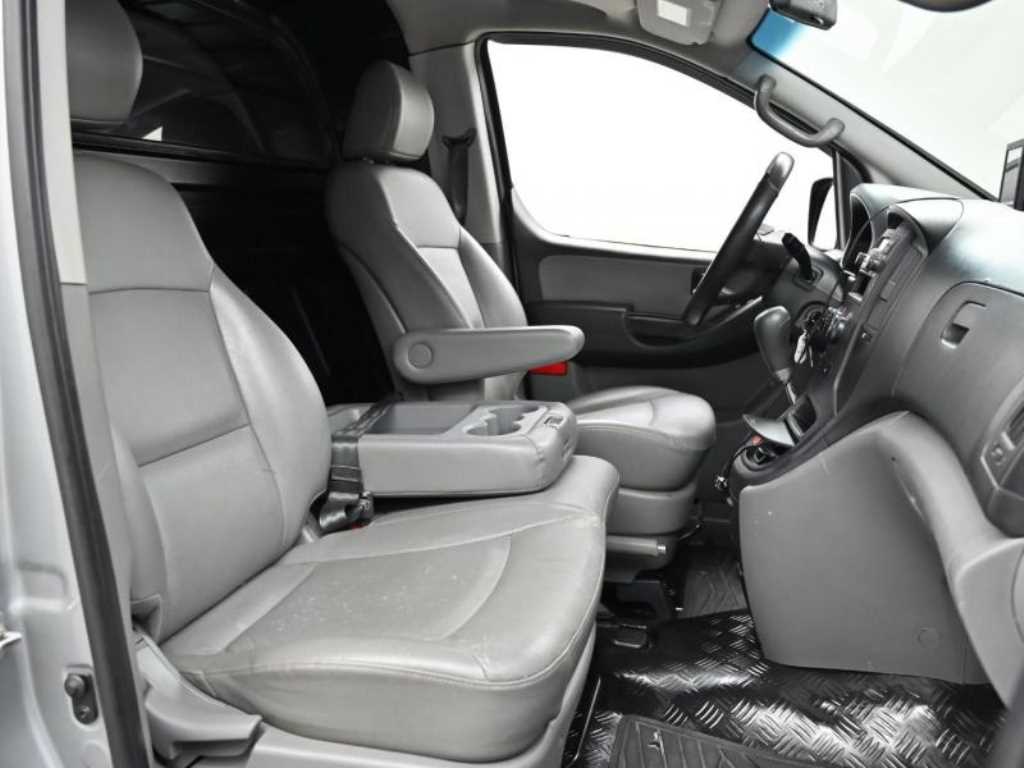 HYUNDAI Starex - Vista 12