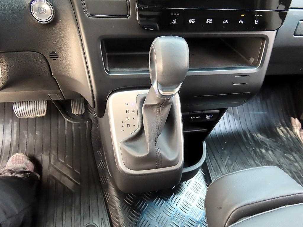 HYUNDAI Staria - Vista 12