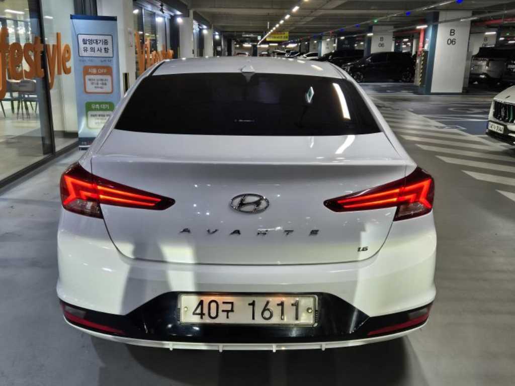 HYUNDAI Avante - Vista 7