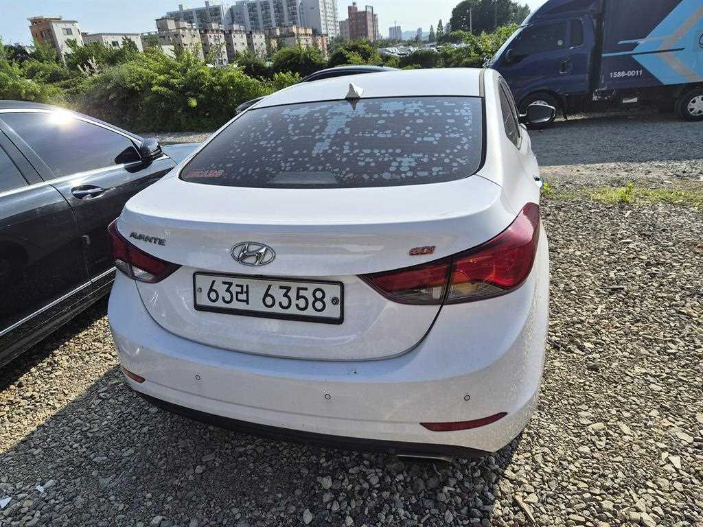 HYUNDAI Avante - Vista 6