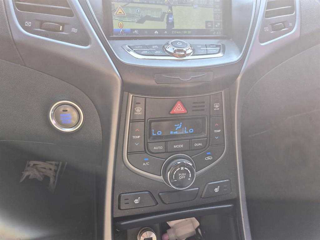 HYUNDAI Avante - Vista 9