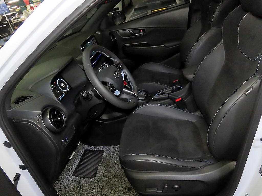 HYUNDAI Kona - Vista 8
