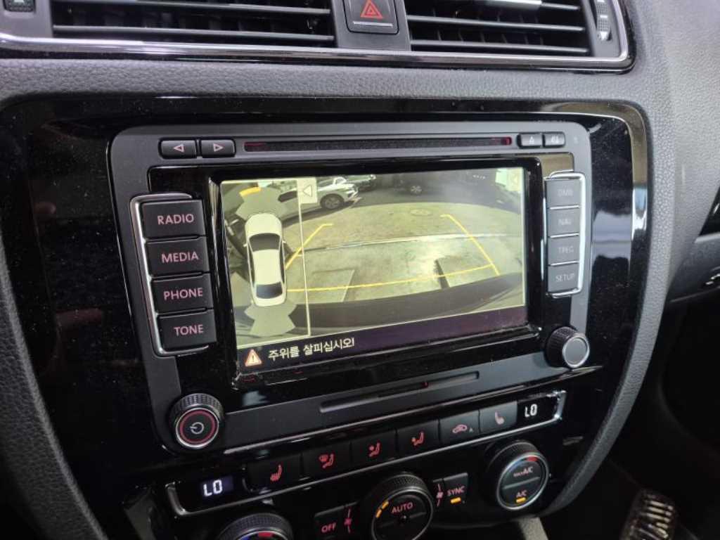 Volkswagen Jetta - Vista 11
