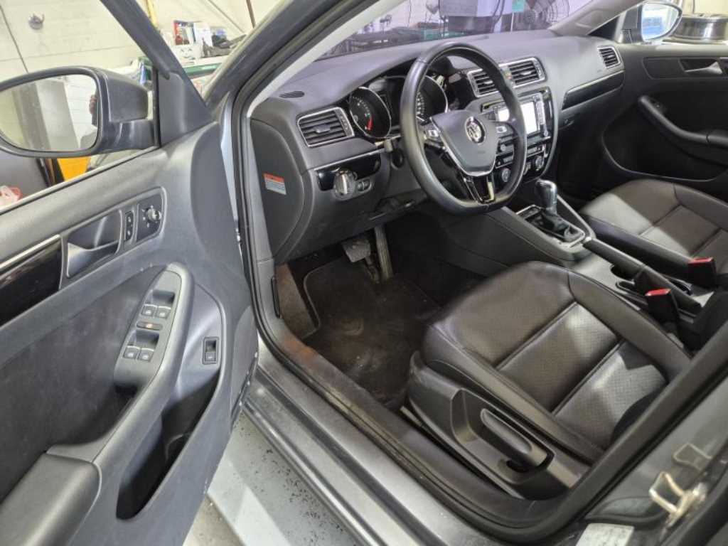 Volkswagen Jetta - Vista 8